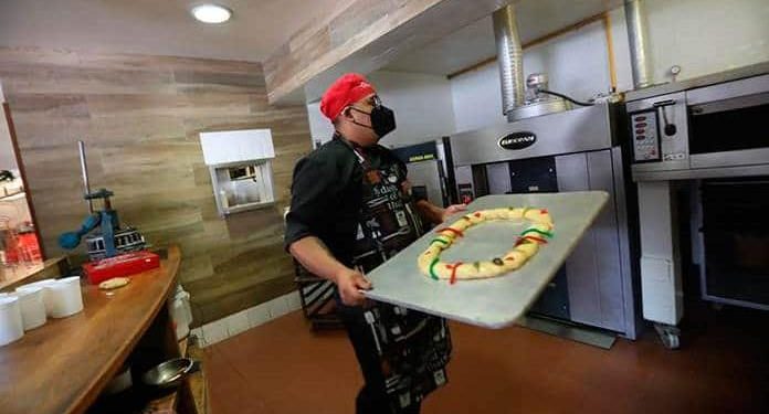 ENTRE TRADICIÓN, MARKETING Y PANDEMIA, LA ROSCA DE REYES PERDURA EN MÉXICO