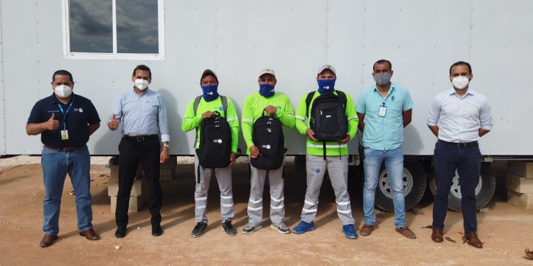 PREMIAN HONESTIDAD DE RECOLECTORES QUE REGRESAN BOLSO