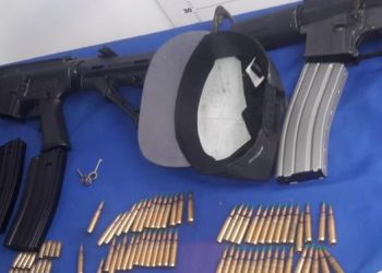 CAPTURAN A TRES SUJETOS CON ARMAS DE FUEGO