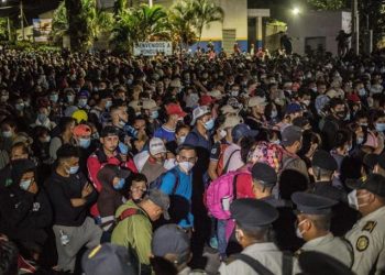 MÁS DE 6.000 HONDUREÑOS INGRESARON A GUATEMALA CON LA CARAVANA MIGRANTE