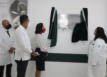 RECIBEN HOSPITALES DEL IMSS EN QUINTANA ROO CONDECORACIÓN MIGUEL HIDALGO GRADO PLACA