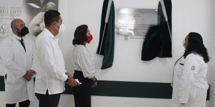 RECIBEN HOSPITALES DEL IMSS EN QUINTANA ROO CONDECORACIÓN MIGUEL HIDALGO GRADO PLACA