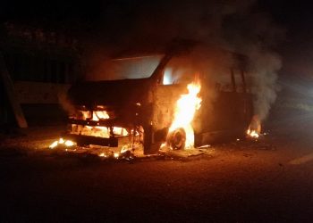 SE INCENDIA VAN DE SERVICIO PÚBLICO