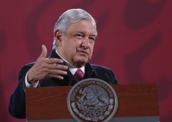 ESTATUA DE LA LIBERTAD ESTÁ «VERDE DE CORAJE» POR CENSURA, DICE LÓPEZ OBRADOR