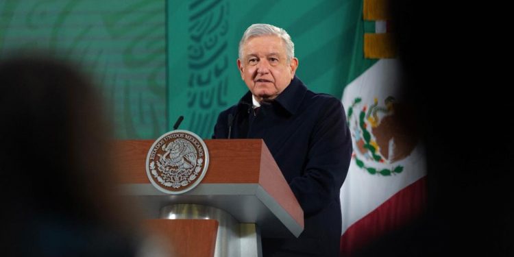 15 MILLONES DE ADULTOS MAYORES SE VACUNARÁN DE ENERO A ABRIL.