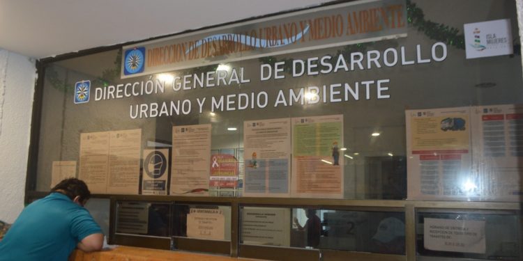 MANTIENE GOBIERNO DE ISLA MUJERES FACILIDADES PARA TRÁMITES Y SOLICITUDES EN DESARROLLO URBANO Y MEDIO AMBIENTE