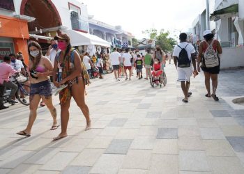 TURISTAS AMERICANOS PERMANECEN EN CONFINAMIENTO TRAS DAR POSITIVO A COVID-19