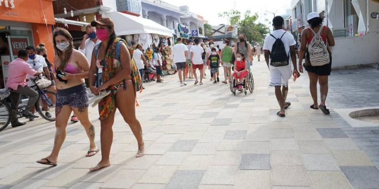 TURISTAS AMERICANOS PERMANECEN EN CONFINAMIENTO TRAS DAR POSITIVO A COVID-19