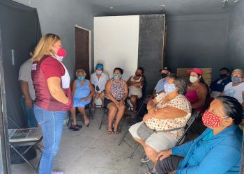 MANTIENE SUSANA GONZÁLEZ EL CONTACTO DIRECTO CON LA GENTE