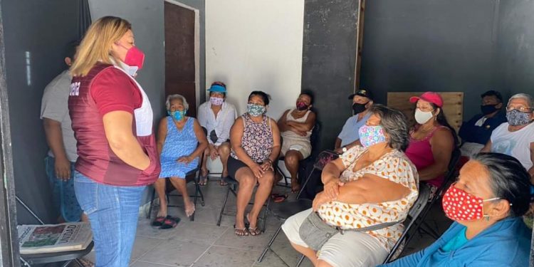 MANTIENE SUSANA GONZÁLEZ EL CONTACTO DIRECTO CON LA GENTE