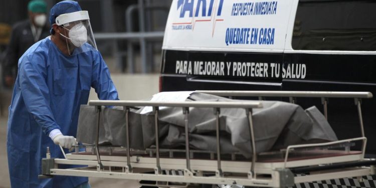 MÉXICO ERRÓ ESTRATEGIA DE COVID-19 PERO SE NIEGA A RECTIFICAR, DICE EXPERTA