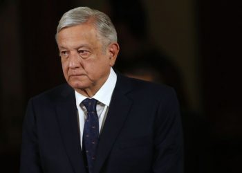 AMLO RECIBE APOYO PERO TAMBIÉN CRÍTICAS TRAS DAR POSITIVO A COVID-19