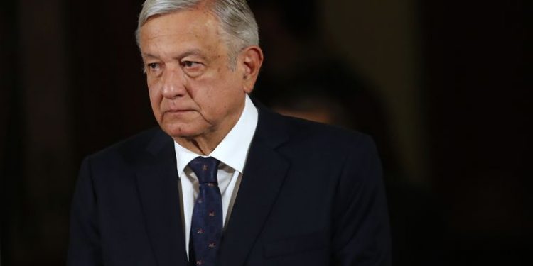 AMLO RECIBE APOYO PERO TAMBIÉN CRÍTICAS TRAS DAR POSITIVO A COVID-19