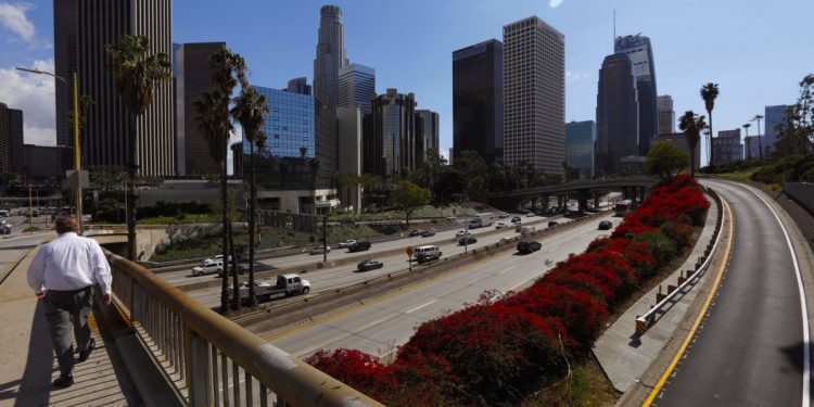 CALIFORNIA LEVANTA LA ORDEN DE CONFINAMIENTO TOTAL TRAS SIETE SEMANAS