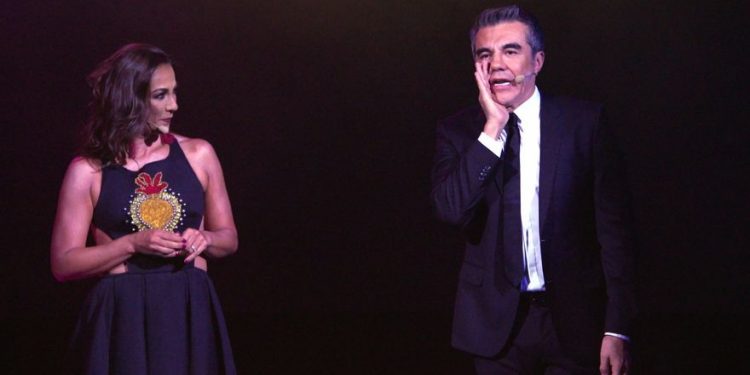 CONSUELO DUVAL Y ADRÍAN URIBE REVIVEN EL AMOR CON LA OBRA «EN PAREJA DE DOS»