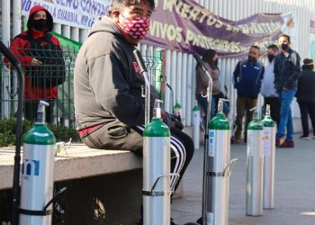 DECENAS DE PERSONAS ACUDEN A LOS PUNTOS DE OXÍGENO GRATIS DE CIUDAD DE MÉXICO