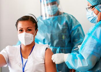 ECUADOR COMIENZA LA VACUNACIÓN CONTRA LA COVID-19 EN UN HOSPITAL DE QUITO