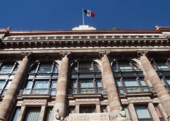 EL BANCO DE MÉXICO ADVIERTE DE UNA RECUPERACIÓN ECONÓMICA «PROLONGADA»