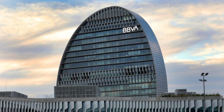 EL BBVA GANA 606 MILONES EN ESPAÑA EN 2020, UN 56,3 % MENOS, POR EL COVID-19