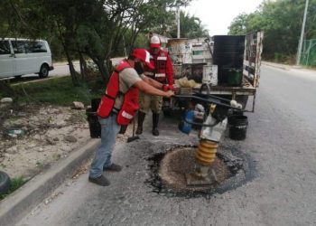 CONTINÚA PROGRAMA EMERGENTE DE BACHEO EN ISLA MUJERES