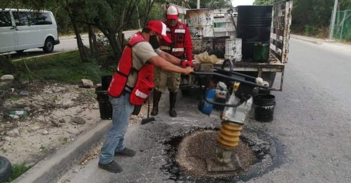 CONTINÚA PROGRAMA EMERGENTE DE BACHEO EN ISLA MUJERES