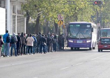 FILAS Y DUDAS EN CIUDAD DE MÉXICO DÍAS DESPUÉS DE INCENDIO EN EL METRO