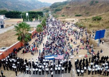 GUATEMALA DISUELVE CON EL USO DE LA FUERZA A CARAVANA MIGRANTE HONDUREÑA