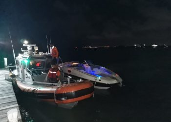 RESCATA LA SEMAR A 5 PERSONAS DE UNA EMBARCACIÓN QUE TUVO FALLAS MECÁNICAS