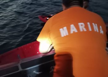 LA SEMAR RESCATA A DOS PERSONAS EN INMEDIACIONES DE MAHAHUAL