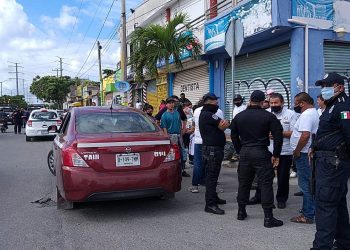 GRESCA ENTRE TAXISTAS DE CANCÚN E ISLA MUJERES POR LA DISPUTA DE PASAJE