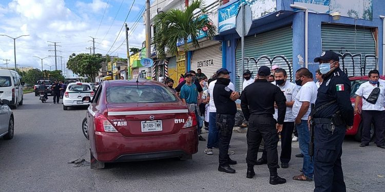 GRESCA ENTRE TAXISTAS DE CANCÚN E ISLA MUJERES POR LA DISPUTA DE PASAJE