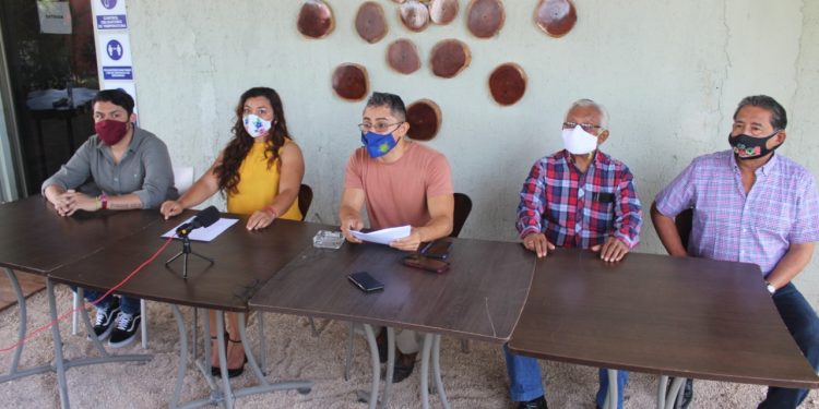 SOLO 4 DE 9 ASPIRANTES DE MORENA FIRMAN PACTO DE UNIDAD