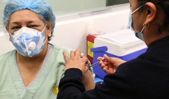 APLICA SALUD 2 MIL 855 VACUNAS A PERSONAL DE SALUD QUE LABORA EN LA PRIMERA LÍNEA CONTRA EL COVID-19