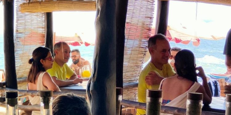 LLUEVEN CRÍTICAS A GATELL POR VACAIONES EN OAXACA