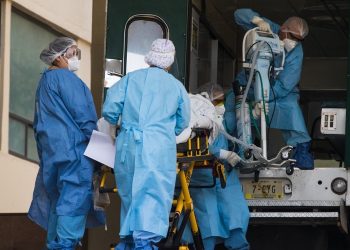 LOS CONTAGIOS DIARIOS SE FRENAN A NIVEL GLOBAL, PERO NO LAS MUERTES