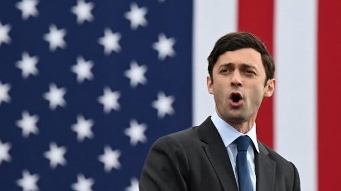 LOS DEMÓCRATAS ROZAN UNA VICTORIA CRUCIAL EN GEORGIA Y EL CONTROL DEL SENADO