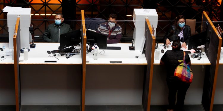 MEXICANOS EMPEÑAN BIENES PARA ENFRENTAR ATÍPICA CUESTA DE ENERO EN PANDEMIA