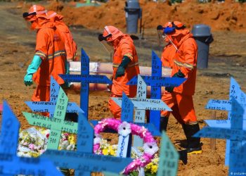 MÉXICO SUBE AL TERCER LUGAR POR MUERTOS DE COVID CON LA PANDEMIA SIN CONTROL