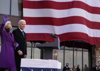 MÚSICA MEXICANA, REGUETÓN Y SALSA LE DAN LA BIENVENIDA A BIDEN