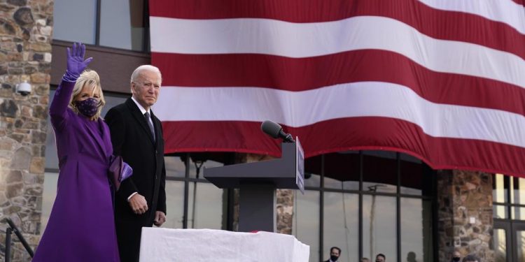 MÚSICA MEXICANA, REGUETÓN Y SALSA LE DAN LA BIENVENIDA A BIDEN