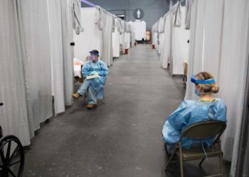 NUEVA YORK SE QUEDA SIN VACUNAS Y DETIENE SU MACROOPERACIÓN DE VACUNACIÓN