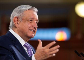 OBRADOR SIGUE «EJERCIENDO SUS FUNCIONES» CON «SÍNTOMAS MÍNIMOS»