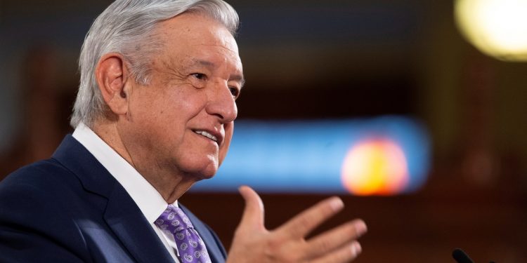 OBRADOR SIGUE «EJERCIENDO SUS FUNCIONES» CON «SÍNTOMAS MÍNIMOS»