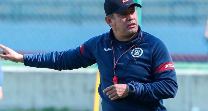 REYNOSO PIDE LEALTAD A LA AFICIÓN DE CRUZ AZUL PARA ROMPER SEQUÍA DE TÍTULOS