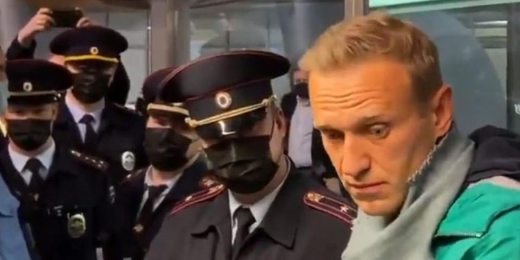 RUSIA ENCARCELA A NAVALNI ANTES DE LLEVARLO A JUICIO