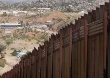 SIN MURO, LOS MIGRANTES VARADOS EN TIJUANA VEN ESPERANZA PARA LLEGAR A EE.UU.