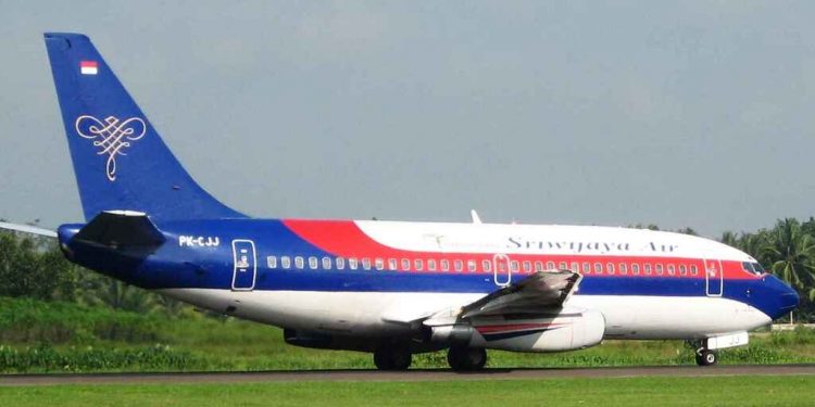 TERRIBLE ACCIDENTE, SE DESPLOMA AVIÓN CON 62 PERSONAS A BORDO EN INDONESIA