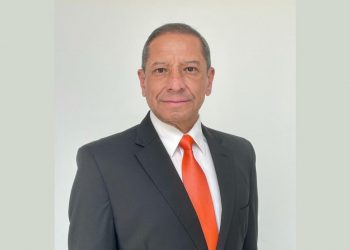 SACAN DEL RETIRO A EX COMANDANTE DE LA FUERZA AÉREA PARA DIRIGIR LA AGENCIA FEDERAL DE AVIACIÓN CIVIL