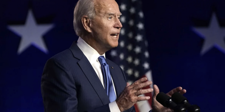 BIDEN TOMA JURAMENTO, SE CONVIERTE EN EL NUEVO PRESIDENTE DE LOS EEUU