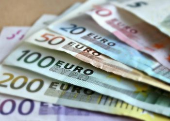 MÉXICO EMITE BONOS POR 1.800 MILLONES DE EUROS Y REDUCE 36 % LOS PAGOS A 2023